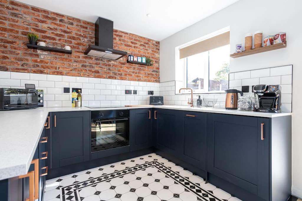 Railway House - Central Warrington - Sleeps 6 Dış mekan fotoğraf