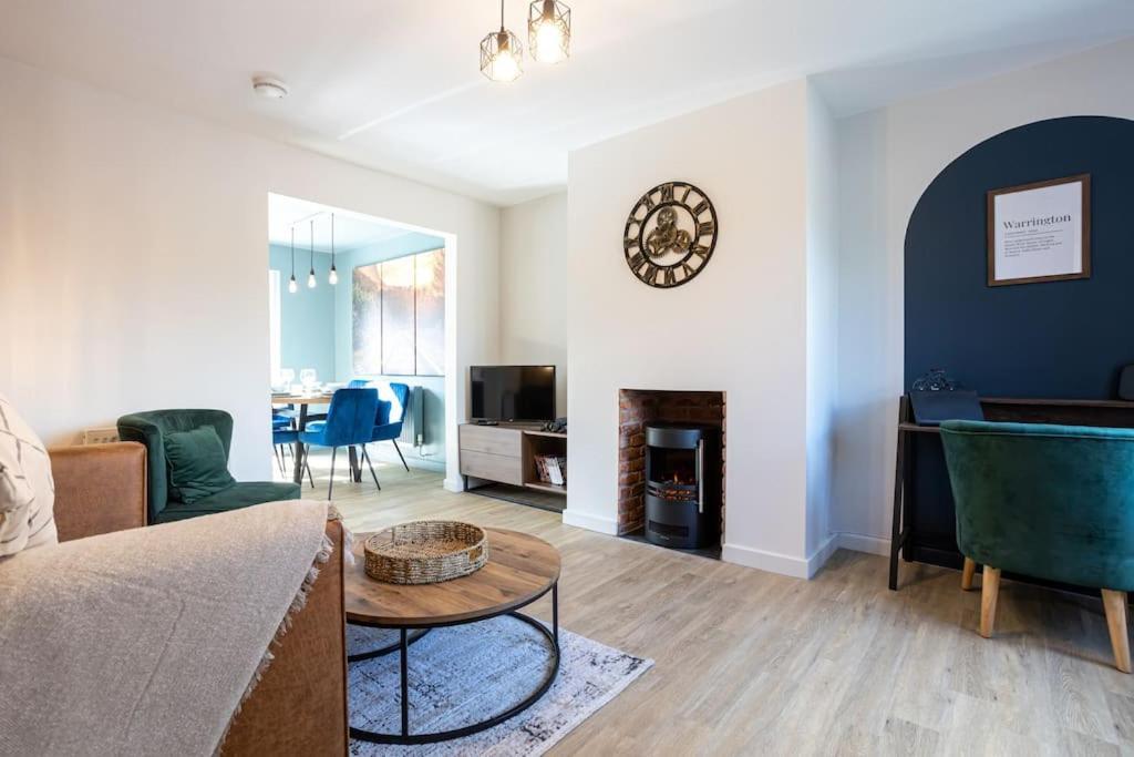 Railway House - Central Warrington - Sleeps 6 Dış mekan fotoğraf