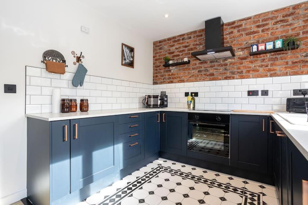 Railway House - Central Warrington - Sleeps 6 Dış mekan fotoğraf