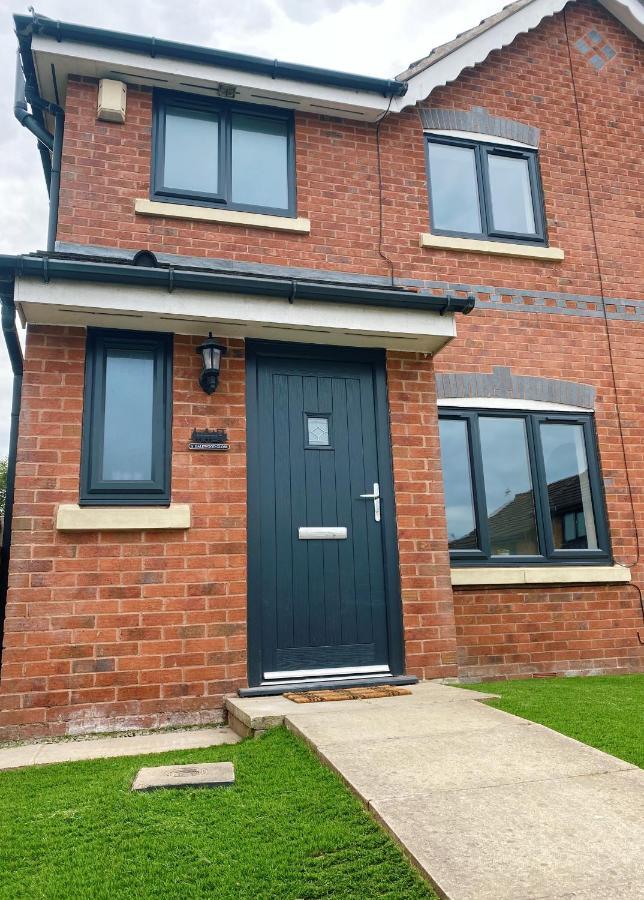 Railway House - Central Warrington - Sleeps 6 Dış mekan fotoğraf